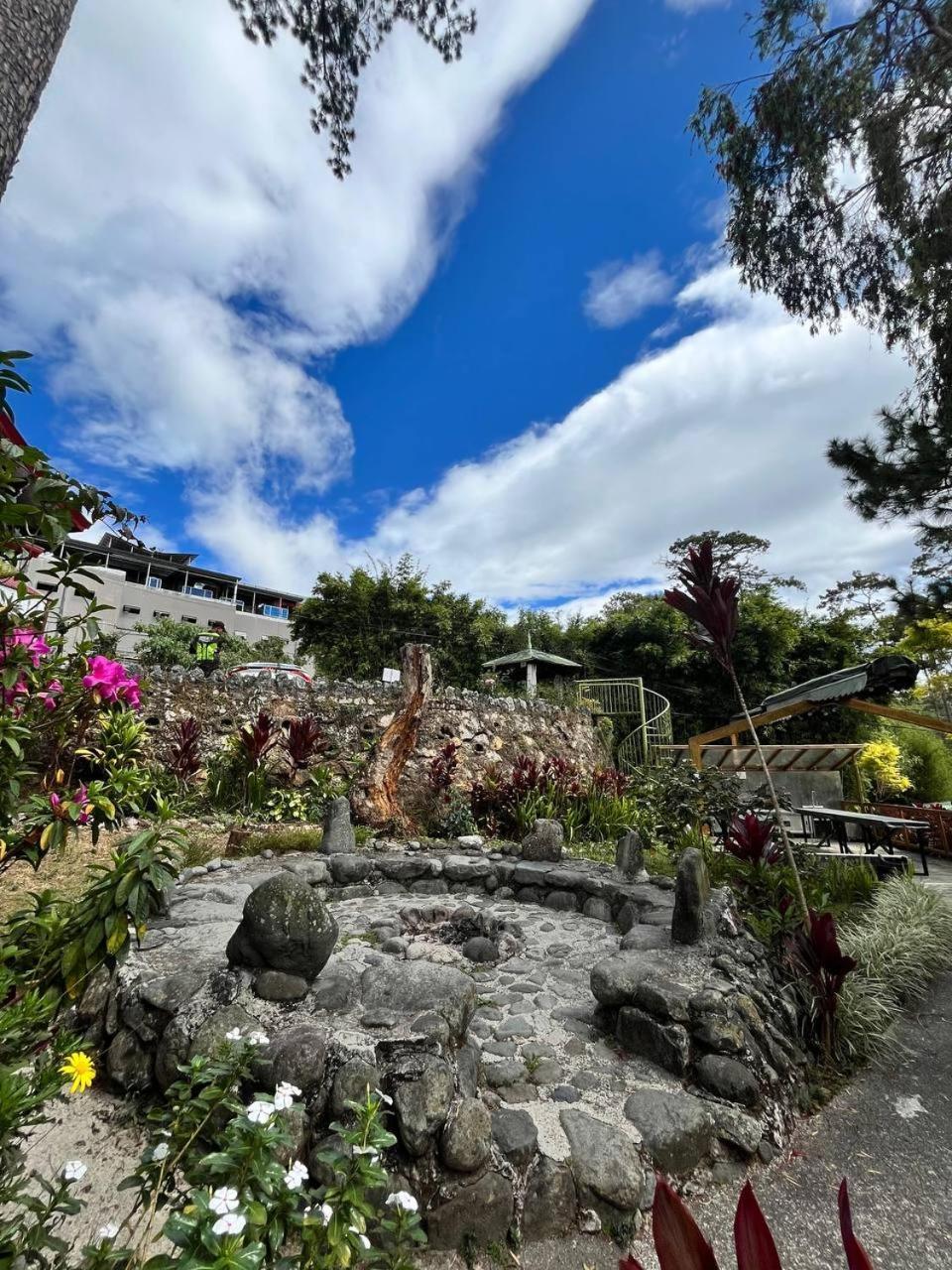Log Cabin Hotel - Baguio Baguio City Exterior photo