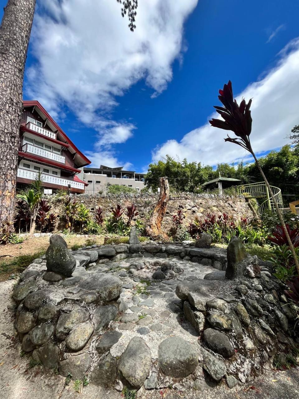 Log Cabin Hotel - Baguio Baguio City Exterior photo