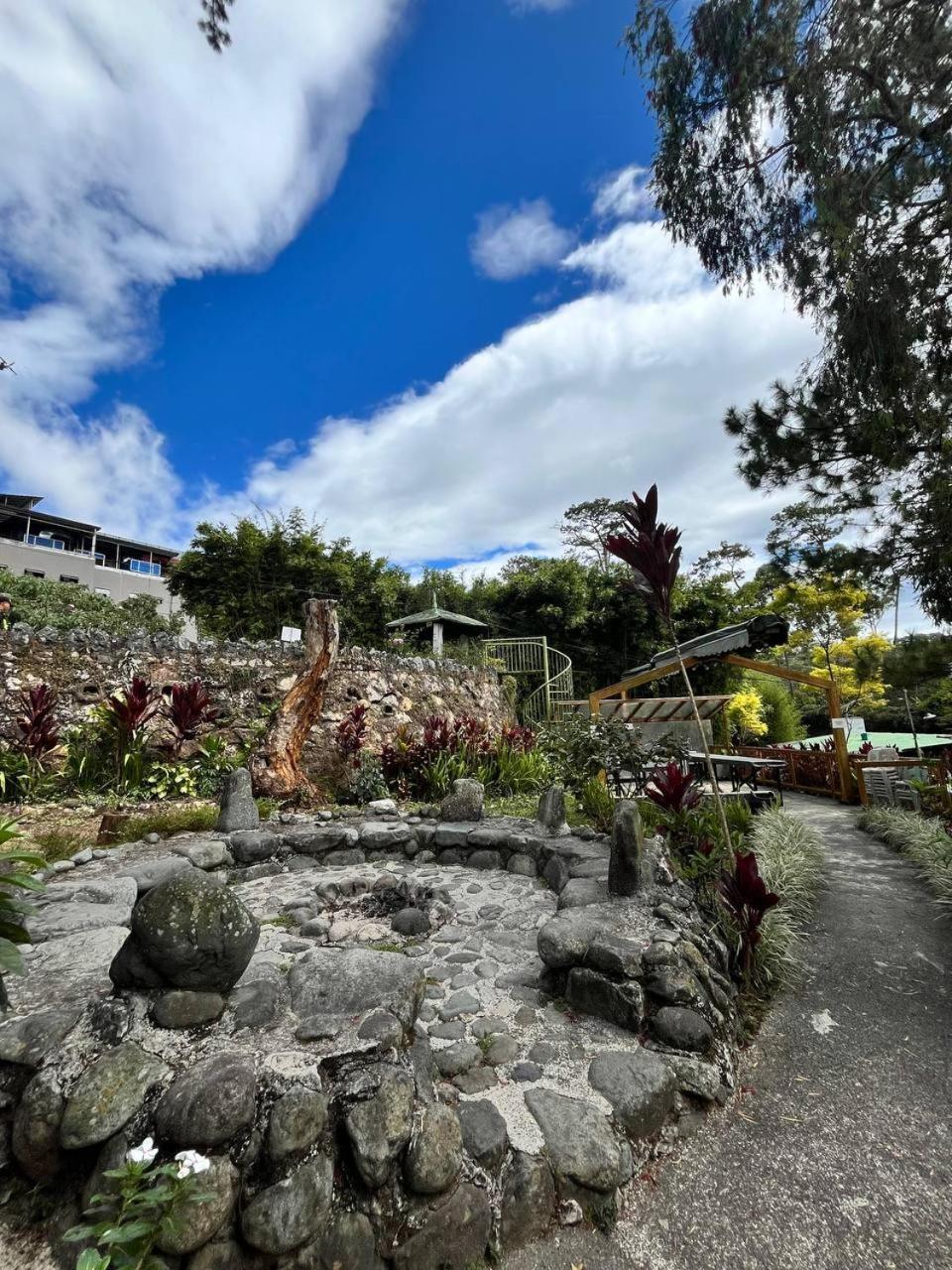 Log Cabin Hotel - Baguio Baguio City Exterior photo