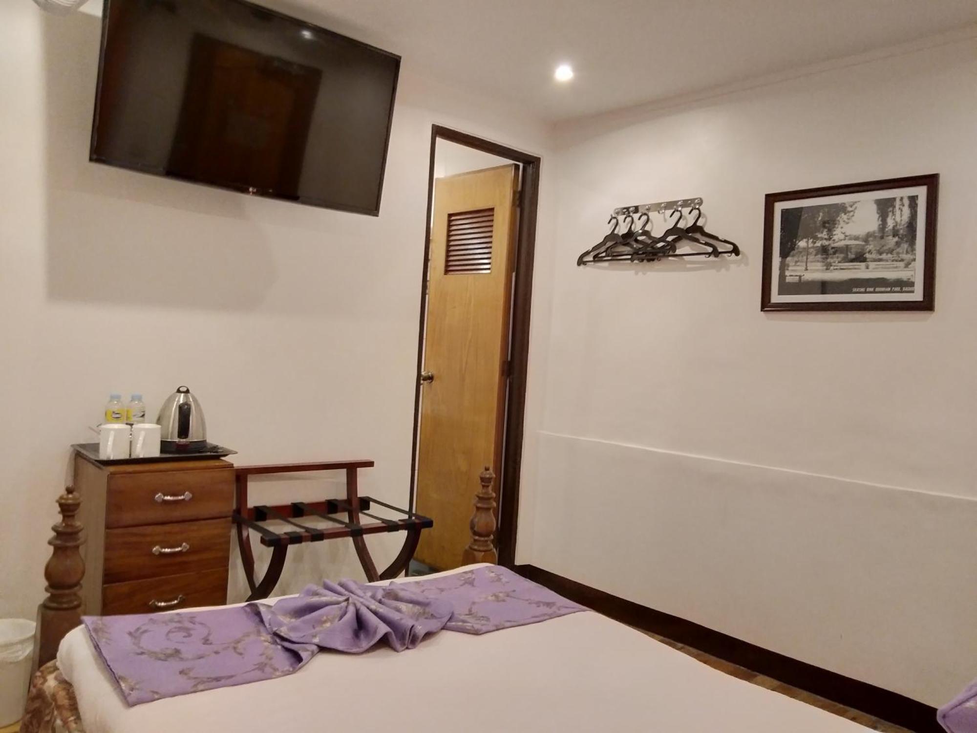 Log Cabin Hotel - Baguio Baguio City Room photo
