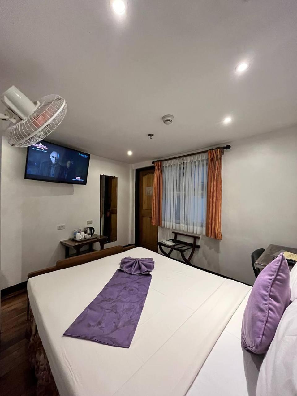Log Cabin Hotel - Baguio Baguio City Room photo