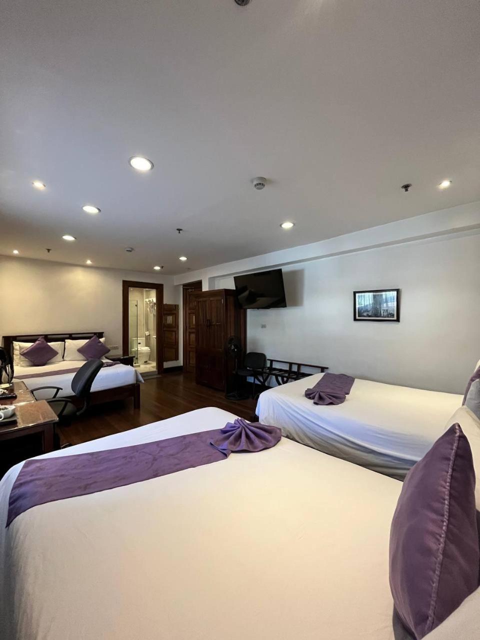 Log Cabin Hotel - Baguio Baguio City Room photo
